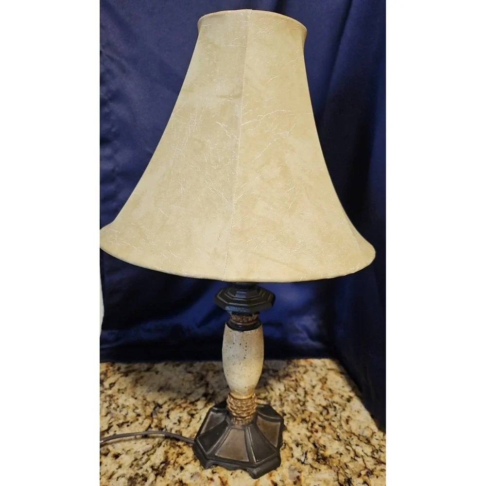 Resin Pinecone Table Lamp 18